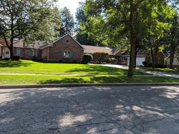 Briarwood Townhome front yard